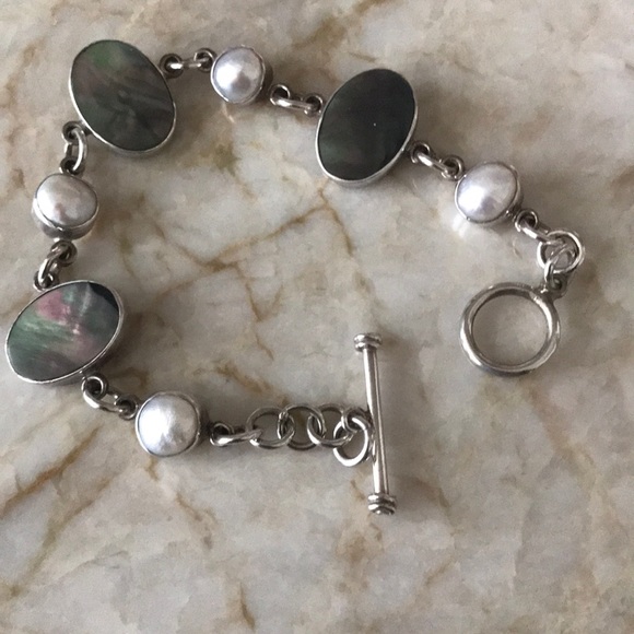 Jewelry - Beautiful silver pearl and alabone stone bracelet!